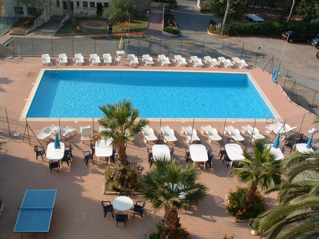 Village Vacances Le Lion De Mer Saint-Raphaël Exterior foto
